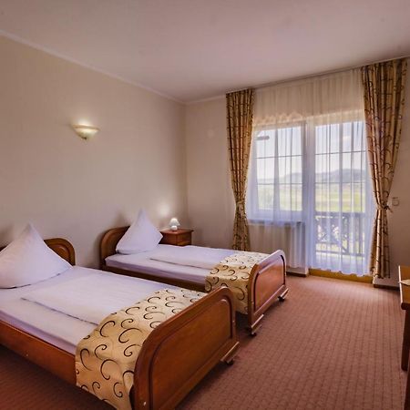 Hotel Europa Kokeltal Albesti  Luaran gambar