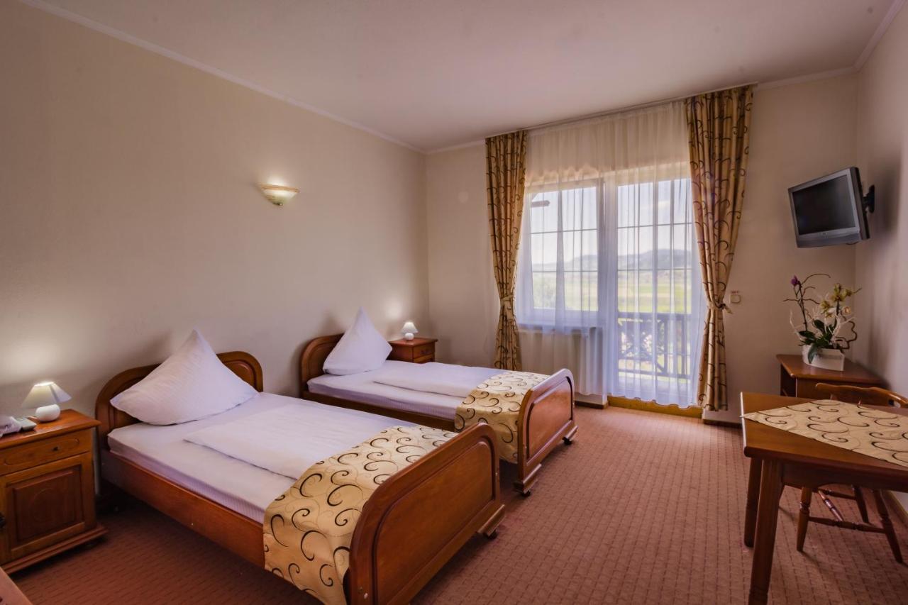 Hotel Europa Kokeltal Albesti  Luaran gambar