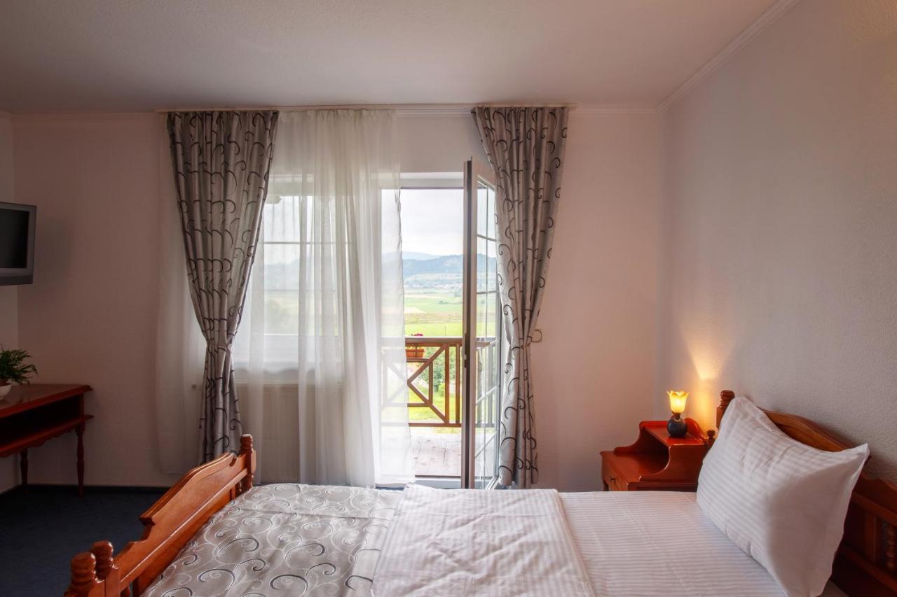 Hotel Europa Kokeltal Albesti  Luaran gambar