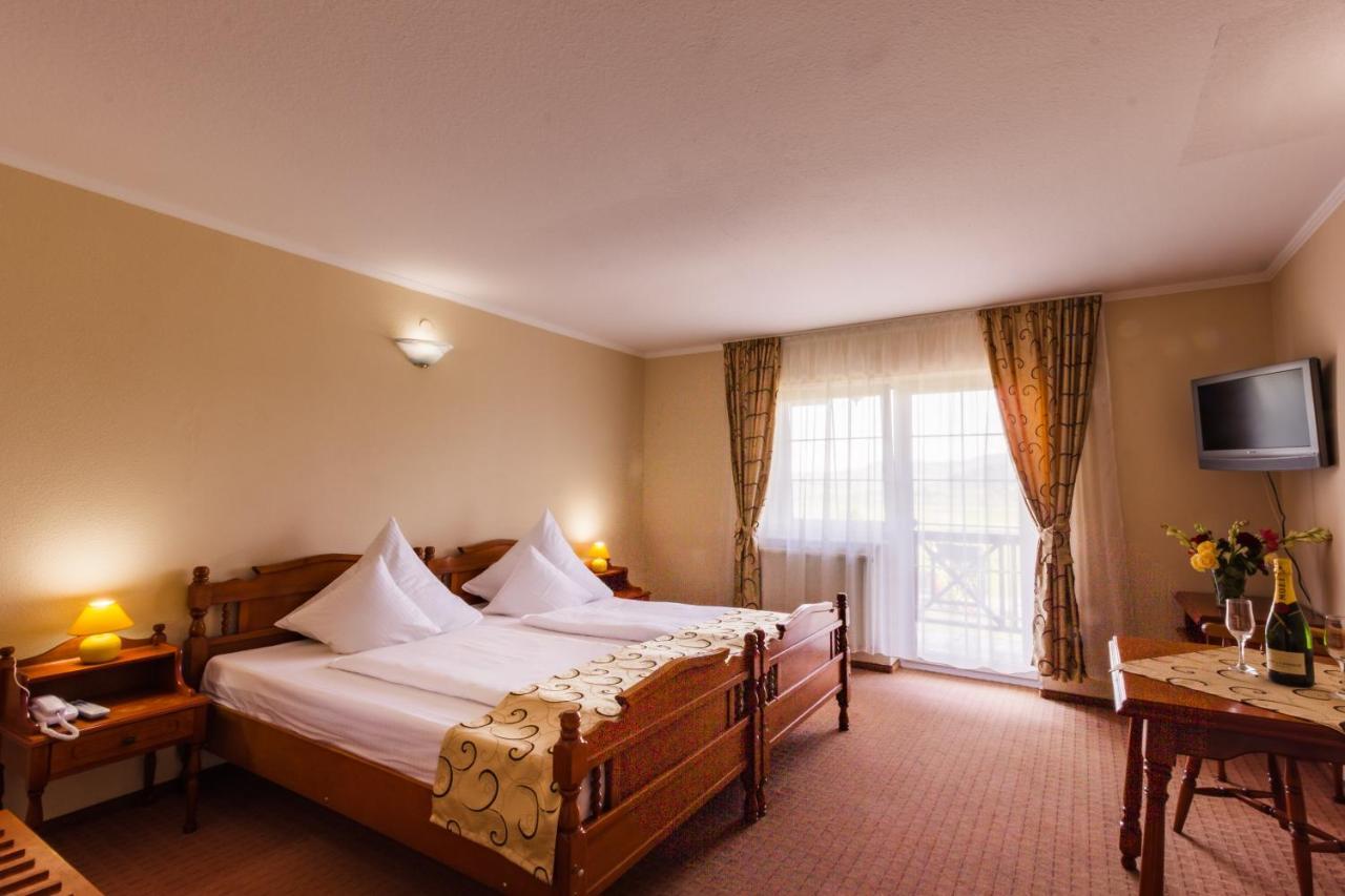 Hotel Europa Kokeltal Albesti  Luaran gambar