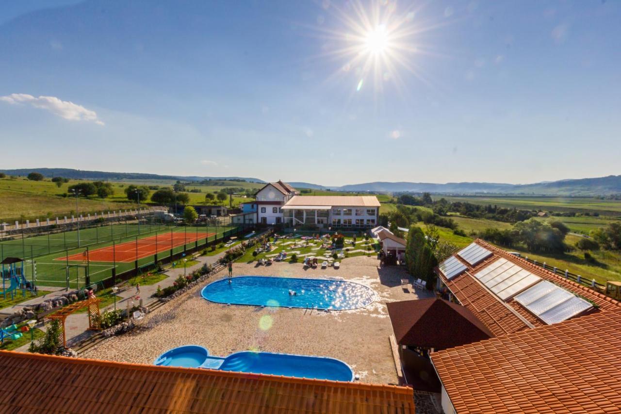 Hotel Europa Kokeltal Albesti  Luaran gambar