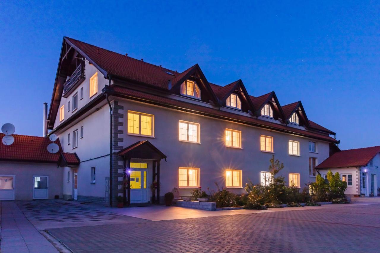 Hotel Europa Kokeltal Albesti  Luaran gambar